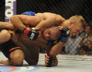 Dillashaw nocauteia Renan Barão e conquista o cinturão dos galos do UFC