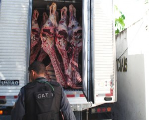 Caminhão de Itaperuna que foi roubado em Cardoso Moreira é encontrado em Campos