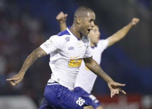 Na raça, Cruzeiro vence o Cerro Porteño e avança na Libertadores