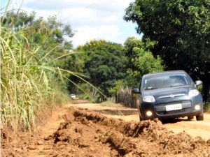 Moradores de Cubatão reclamam da estrada que liga a Itaperuna