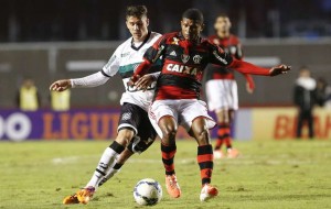 Flamengo joga mal, empata com Figueirense e permanece na zona do rebaixamento Flamengo joga mal, empata com Figueirense e permanece na zona do rebaixamento