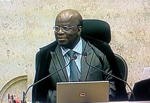 STF: Ministro Joaquim Barbosa anuncia aposentadoria