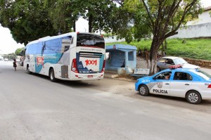 Homem é preso dentro de ônibus ao receber ligação em celular roubado