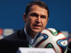 Ralf Mutschke, chefe de segurança da Fifa, em coletiva de imprensa