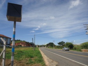 Protótipo de um radar eletrônico foi instalado por moradores