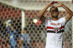 Com gol de zagueiro, São Paulo vence o Grêmio no Morumbi