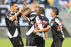 Vasco vence o Treze de virada em Campina Grande-PB