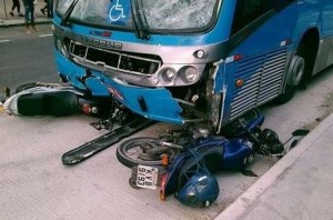 Acidente com BRT no Rio de Janeiro deixa um morto e feridos